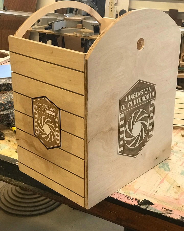 photobooth-werkplaats-hout-op-maat Wij bouwen photobooths in Utrecht – houtbewerking